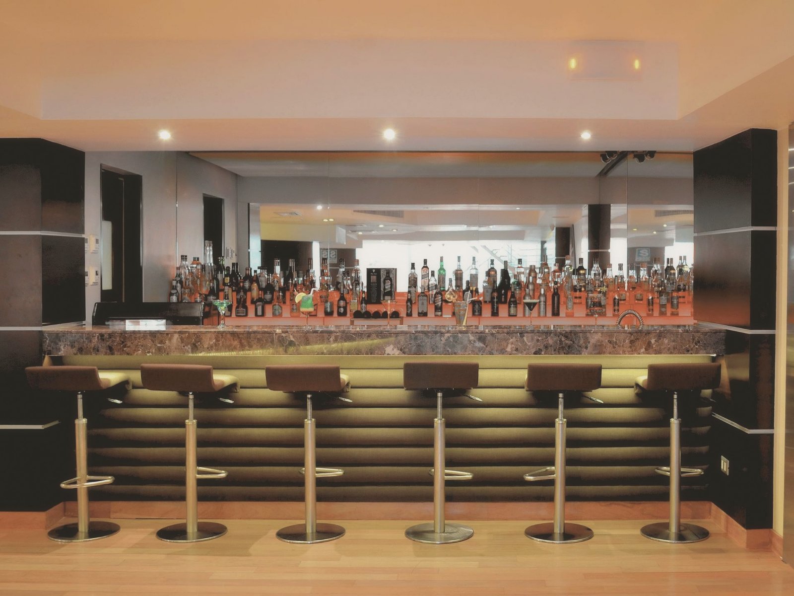 Bar Murano con barra alta